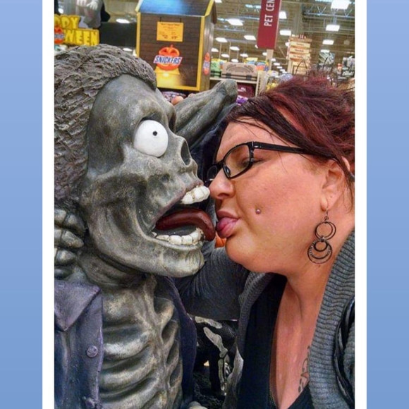 Meet your Posher, Danielle - Picture 9 of 16